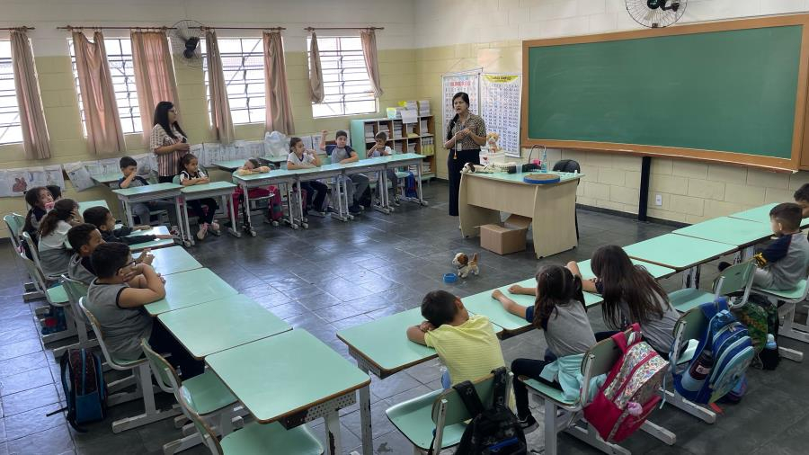 Crise na saúde da Educação: 782 servidores pediram afastamento em 2024